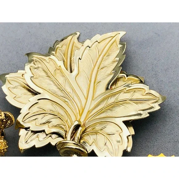 Vintage Gold Tone Brooch Pin Lot of 5 Butterfly Leaf Strawberry Teddy Bear Fan - Picture 5 of 12
